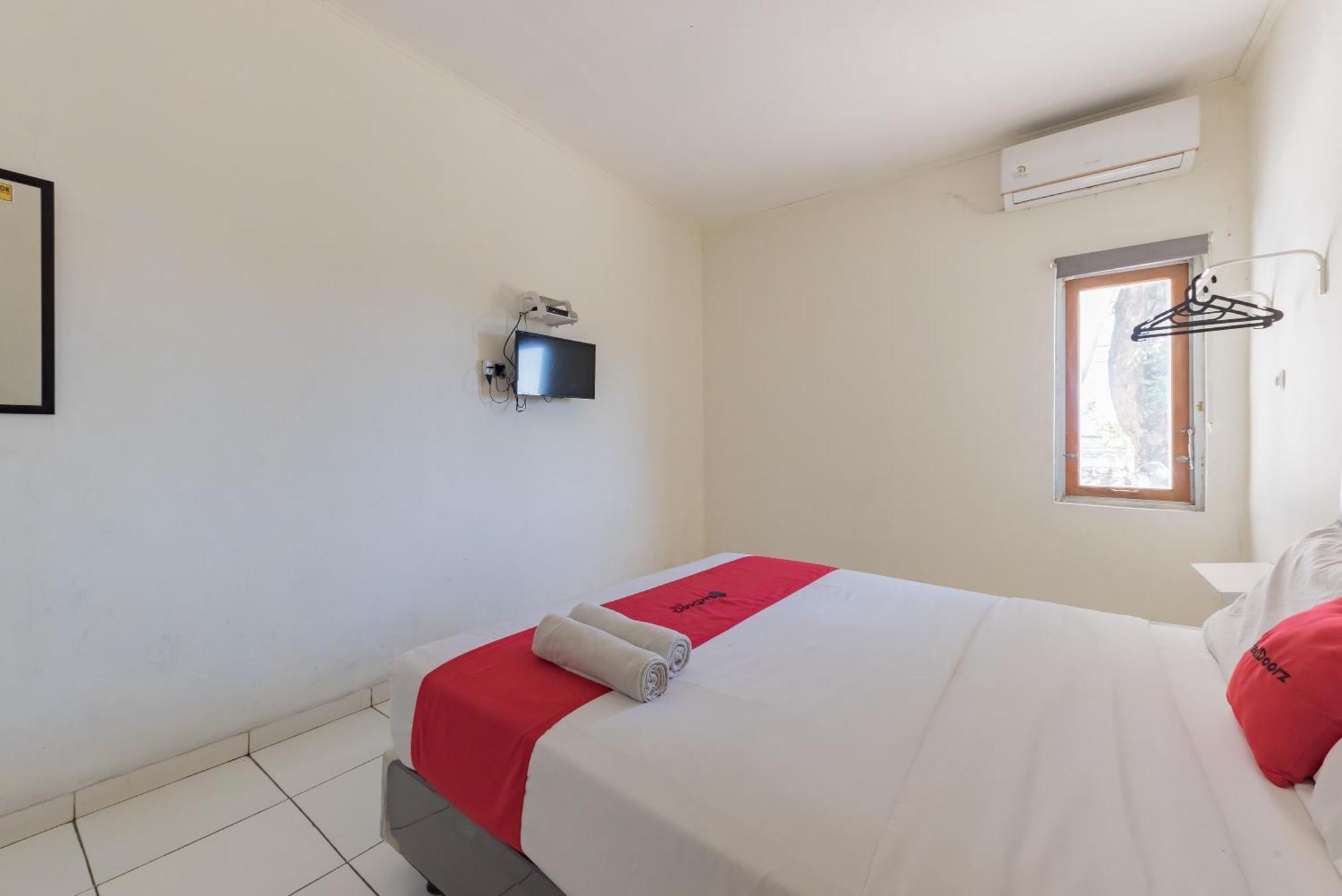 Hotel Reddoorz Syariah @ Jl Raya Sukabumi Sukaraja  Exterior foto