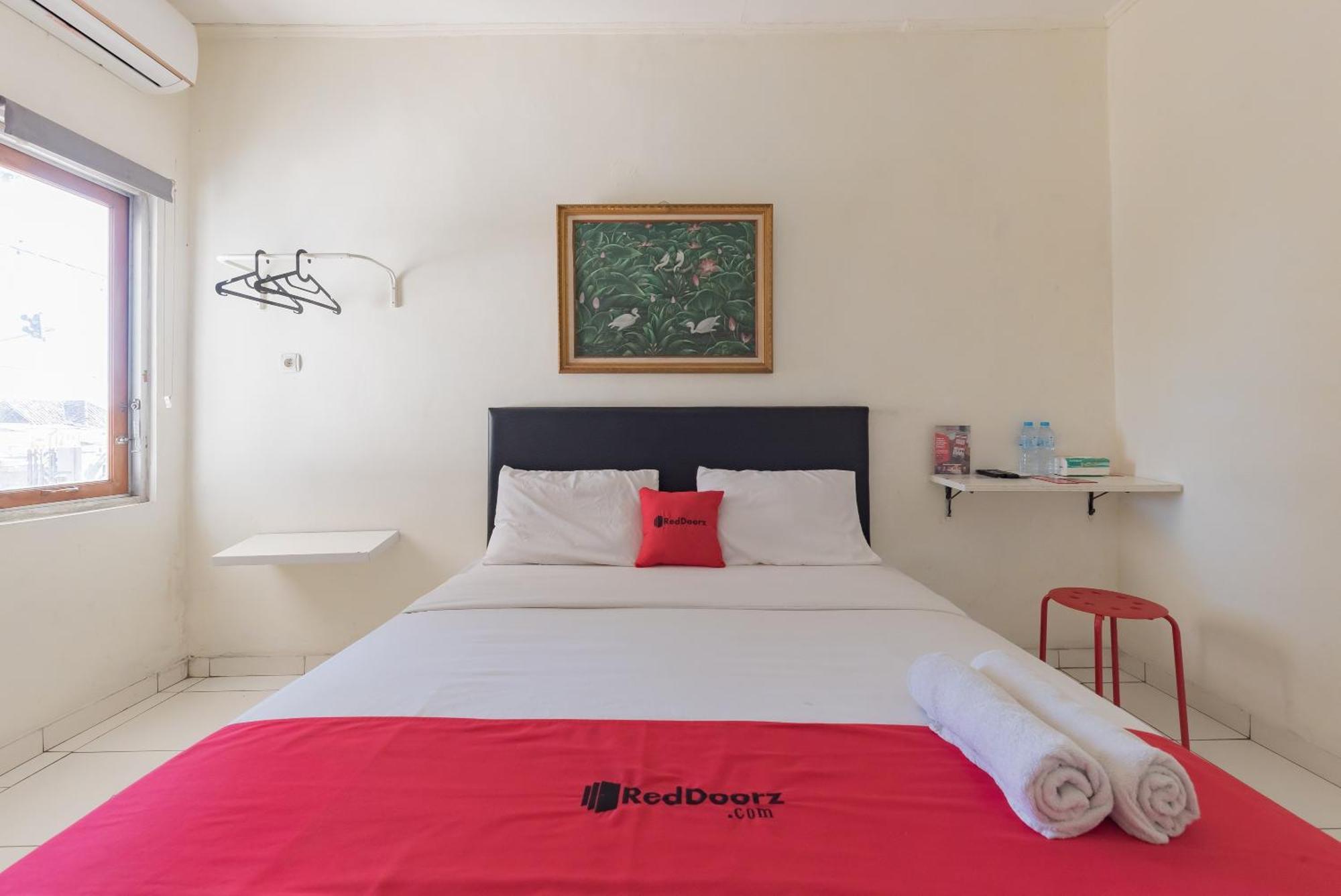 Hotel Reddoorz Syariah @ Jl Raya Sukabumi Sukaraja  Exterior foto